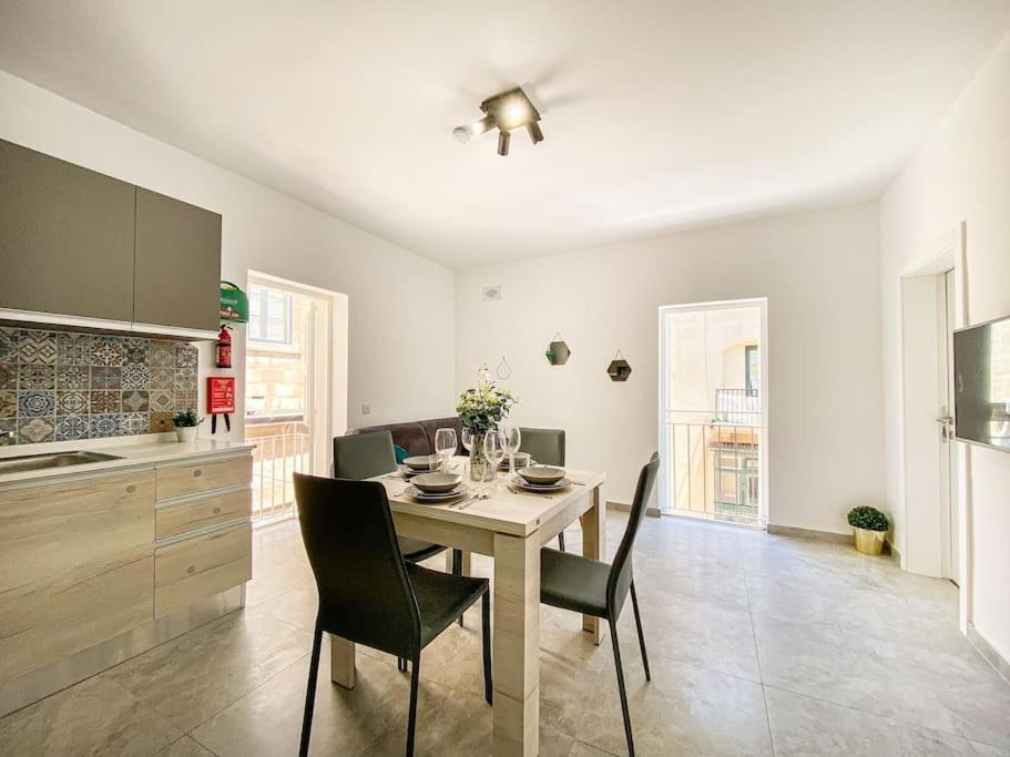 Lovely 1- Bedroom Apartment In Floriana Екстериор снимка